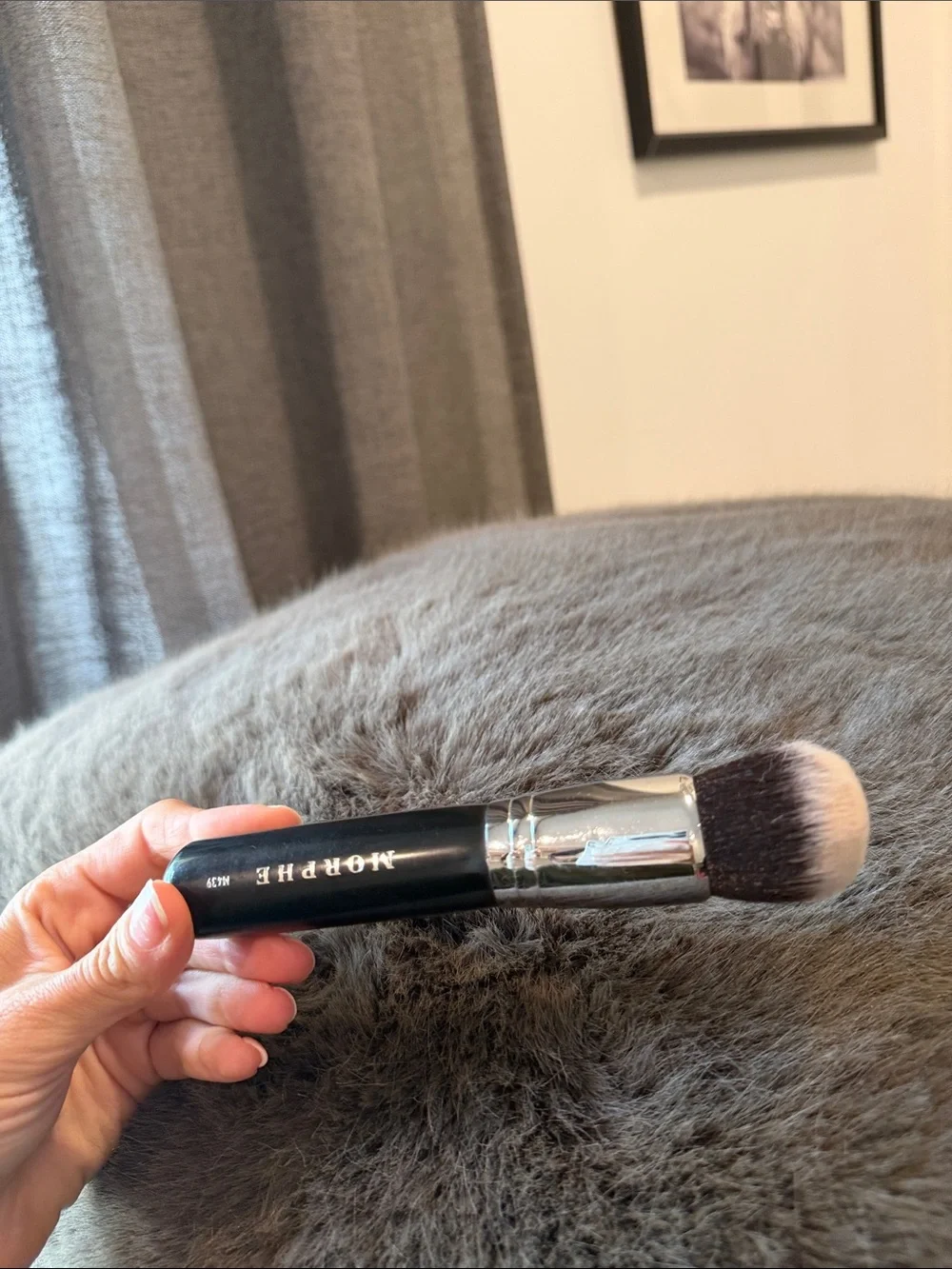 Morphe Short Handle Duo-Tone Buffing Brush - Black & White
